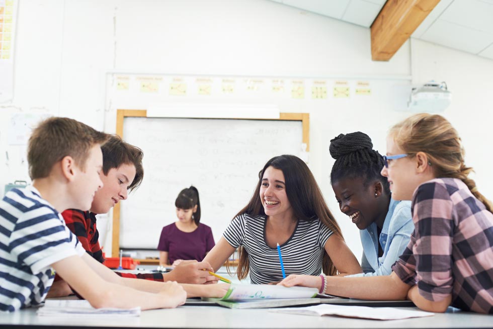 groupe de collégien en atelier